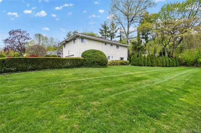 2 Vanad Drive, East Hills, NY 11576