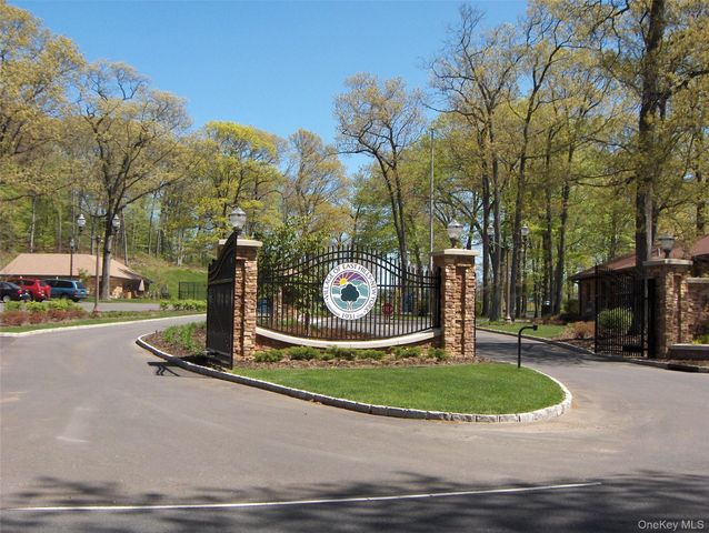 2 Vanad Drive, East Hills, NY 11576