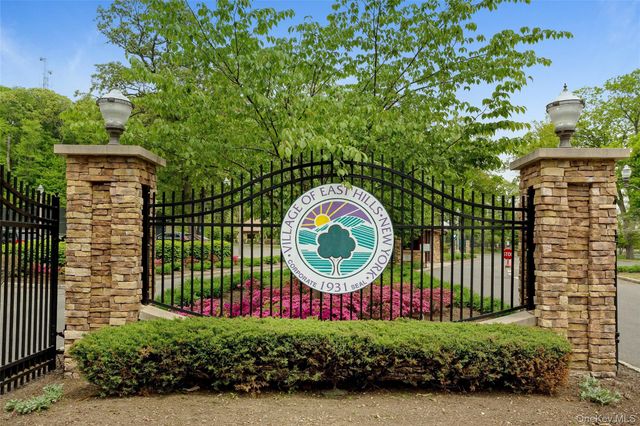 2 Vanad Drive, East Hills, NY 11576