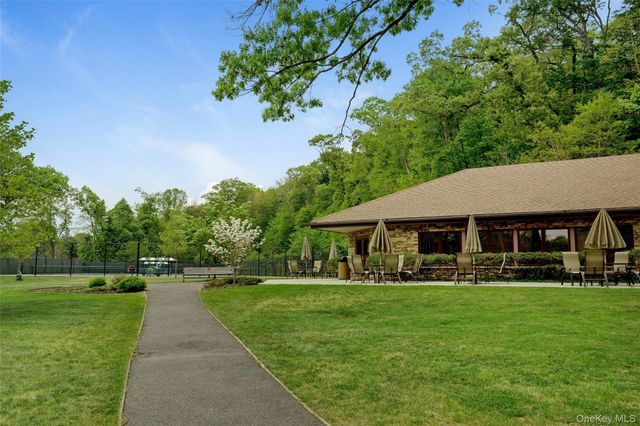 2 Vanad Drive, East Hills, NY 11576