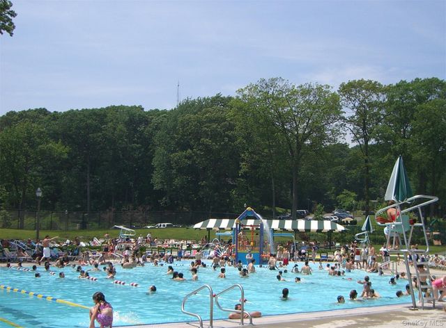 2 Vanad Drive, East Hills, NY 11576