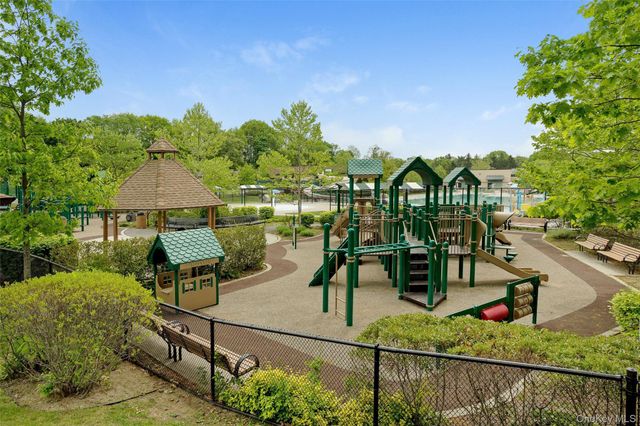 2 Vanad Drive, East Hills, NY 11576