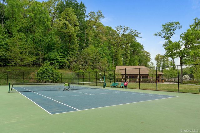 2 Vanad Drive, East Hills, NY 11576