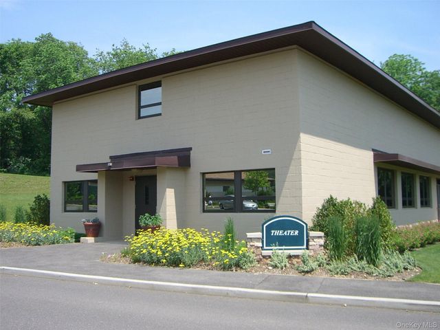 2 Vanad Drive, East Hills, NY 11576