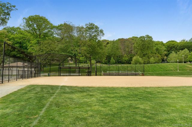 2 Vanad Drive, East Hills, NY 11576