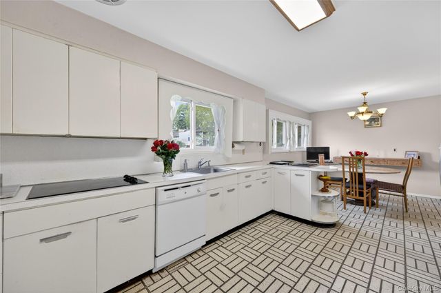 2 Vanad Drive, East Hills, NY 11576