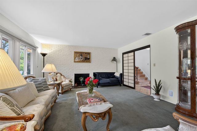 2 Vanad Drive, East Hills, NY 11576