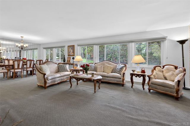 2 Vanad Drive, East Hills, NY 11576