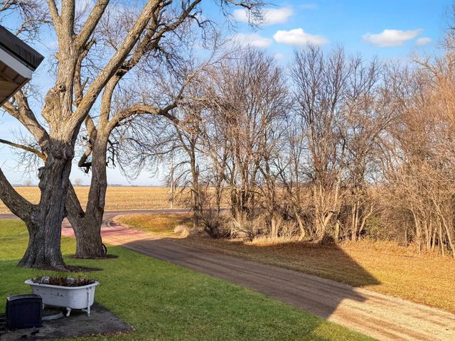 16063 County Highway 8, Tracy, MN 56175