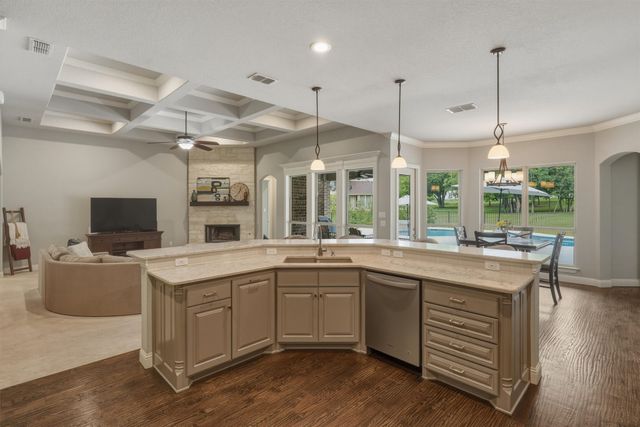 10512 Estancia Court, Fort Worth, TX 76108
