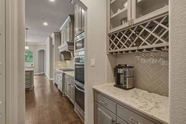 10512 Estancia Court, Fort Worth, TX 76108