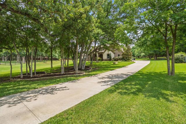 10512 Estancia Court, Fort Worth, TX 76108
