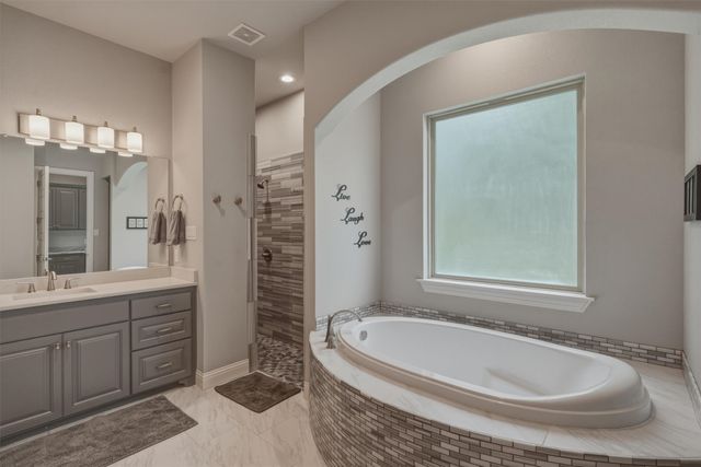 10512 Estancia Court, Fort Worth, TX 76108