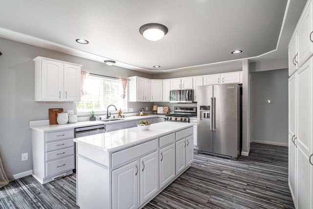 10375 S Monardy LANE, Oak Creek, WI 53154