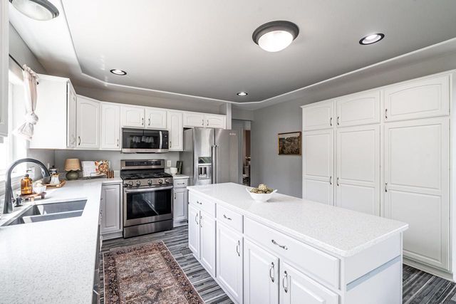 10375 S Monardy LANE, Oak Creek, WI 53154