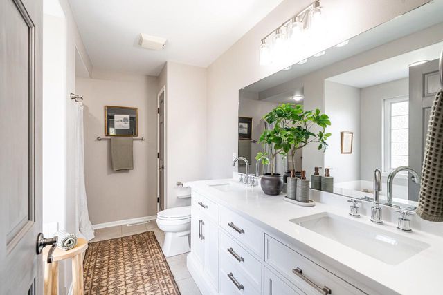 10375 S Monardy LANE, Oak Creek, WI 53154