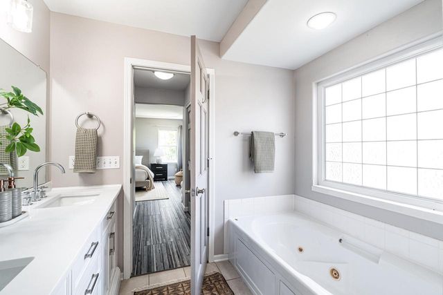 10375 S Monardy LANE, Oak Creek, WI 53154