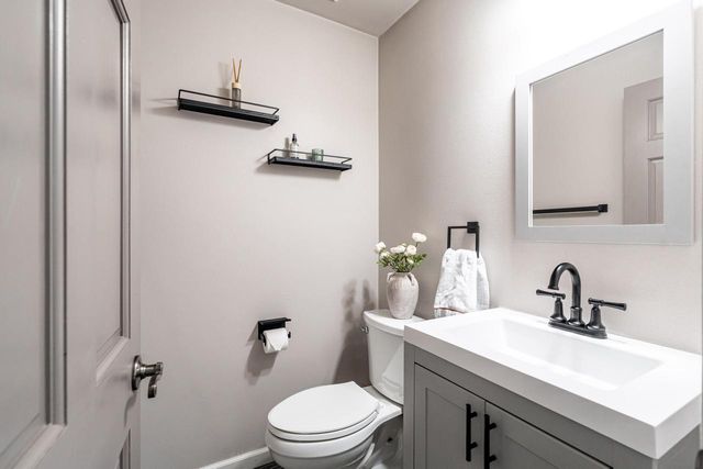 10375 S Monardy LANE, Oak Creek, WI 53154