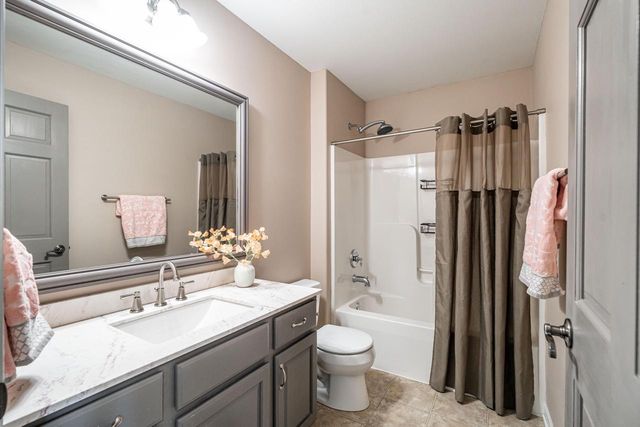 10375 S Monardy LANE, Oak Creek, WI 53154