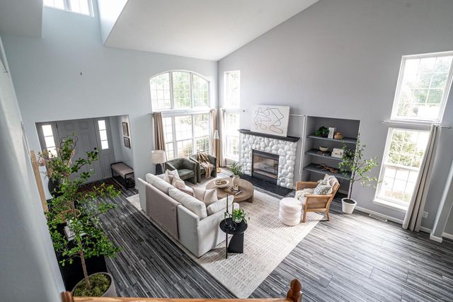 10375 S Monardy LANE, Oak Creek, WI 53154