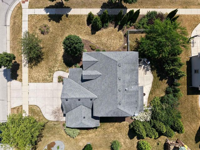 10375 S Monardy LANE, Oak Creek, WI 53154