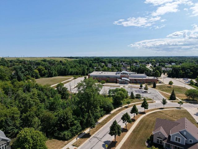 10375 S Monardy LANE, Oak Creek, WI 53154