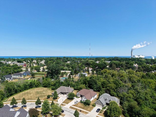 10375 S Monardy LANE, Oak Creek, WI 53154