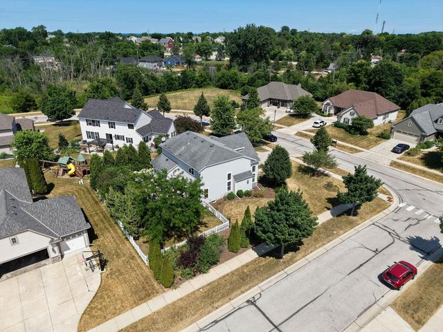 10375 S Monardy LANE, Oak Creek, WI 53154