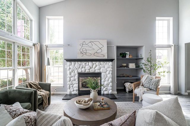 10375 S Monardy LANE, Oak Creek, WI 53154