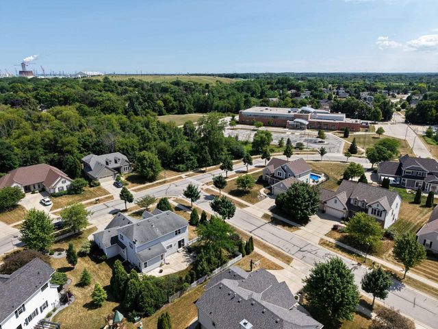 10375 S Monardy LANE, Oak Creek, WI 53154