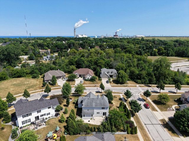 10375 S Monardy LANE, Oak Creek, WI 53154