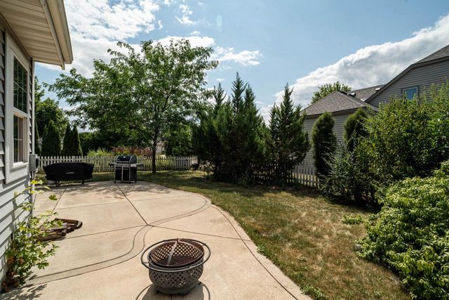 10375 S Monardy LANE, Oak Creek, WI 53154