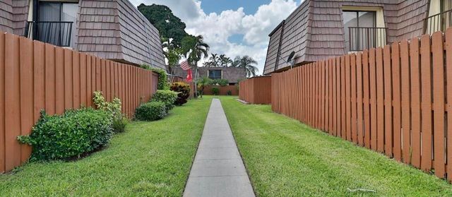 1034 Springdale Circle, Palm Springs, FL 33461