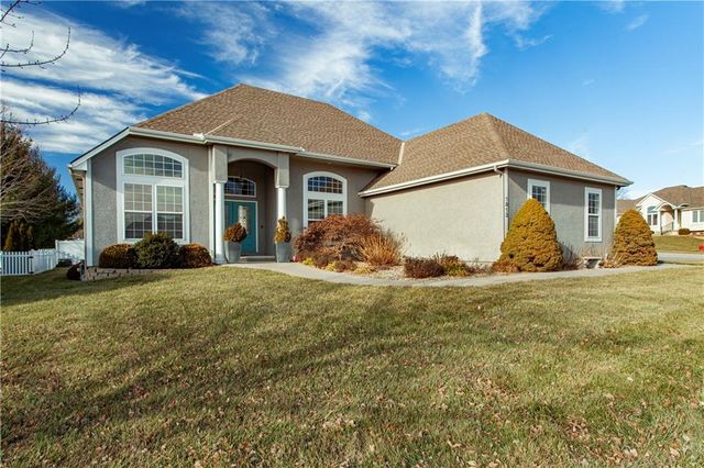 1813 NE Aegean Court, Blue Springs, MO 64029