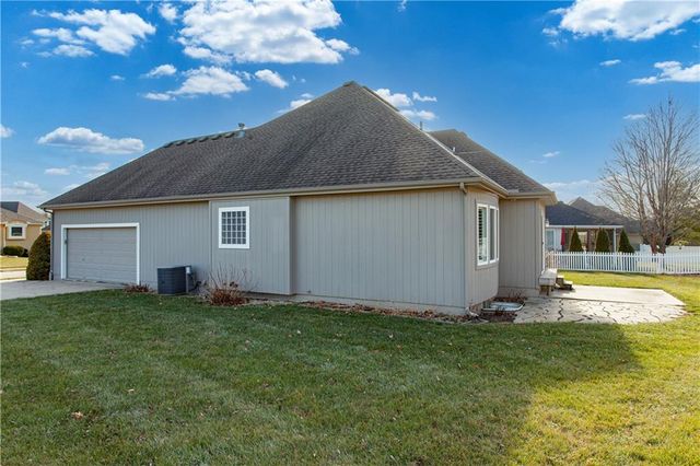 1813 NE Aegean Court, Blue Springs, MO 64029