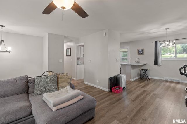 15 RIVERVIEW Lane, Bettendorf, IA 52722