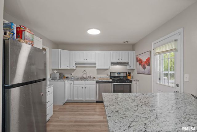 15 RIVERVIEW Lane, Bettendorf, IA 52722