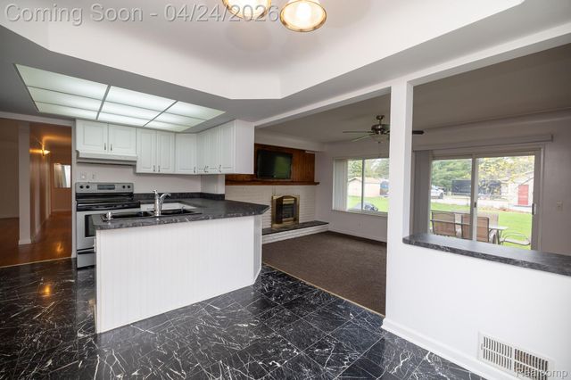 129 Pleasant Lake Drive, Waterford Charter Township, MI 48327