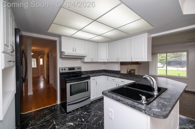 129 Pleasant Lake Drive, Waterford Charter Township, MI 48327