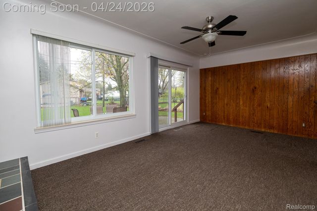 129 Pleasant Lake Drive, Waterford Charter Township, MI 48327