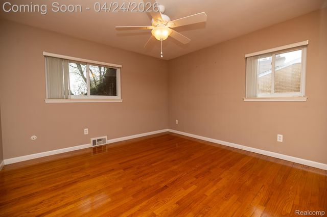 129 Pleasant Lake Drive, Waterford Charter Township, MI 48327