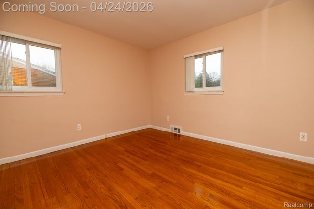 129 Pleasant Lake Drive, Waterford Charter Township, MI 48327