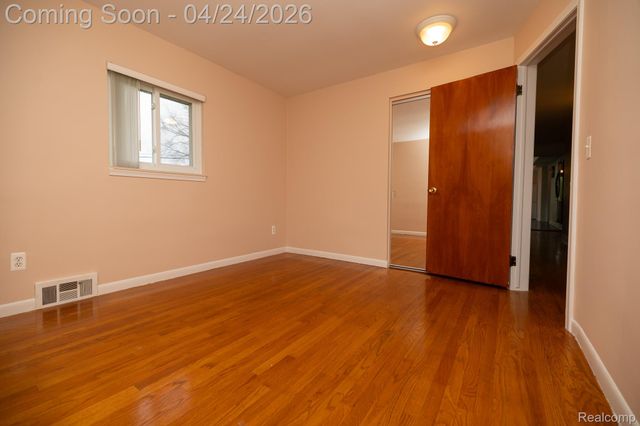 129 Pleasant Lake Drive, Waterford Charter Township, MI 48327