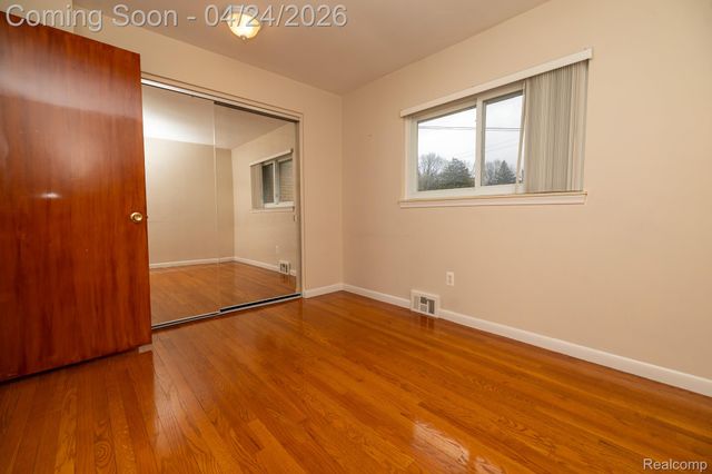 129 Pleasant Lake Drive, Waterford Charter Township, MI 48327