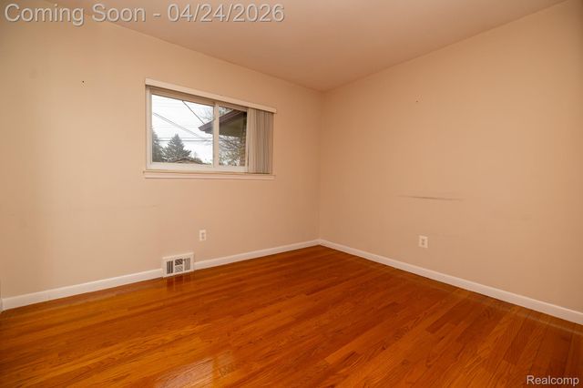129 Pleasant Lake Drive, Waterford Charter Township, MI 48327