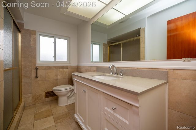 129 Pleasant Lake Drive, Waterford Charter Township, MI 48327