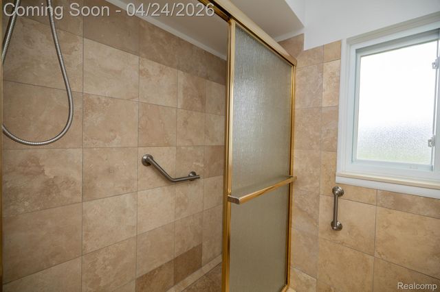 129 Pleasant Lake Drive, Waterford Charter Township, MI 48327