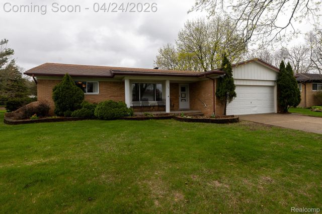 129 Pleasant Lake Drive, Waterford Charter Township, MI 48327