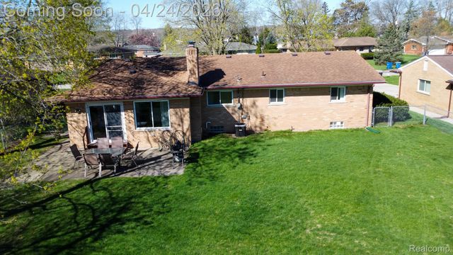 129 Pleasant Lake Drive, Waterford Charter Township, MI 48327