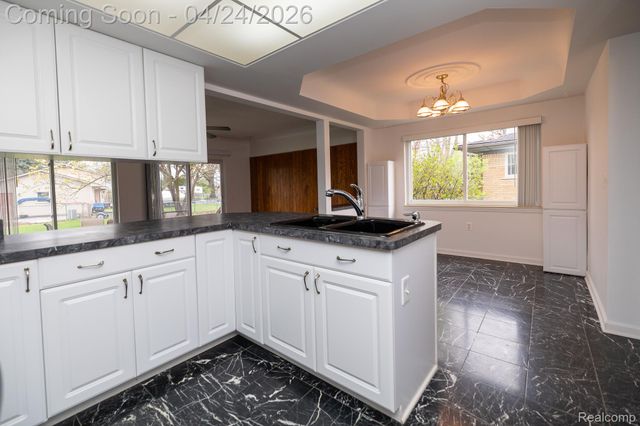129 Pleasant Lake Drive, Waterford Charter Township, MI 48327
